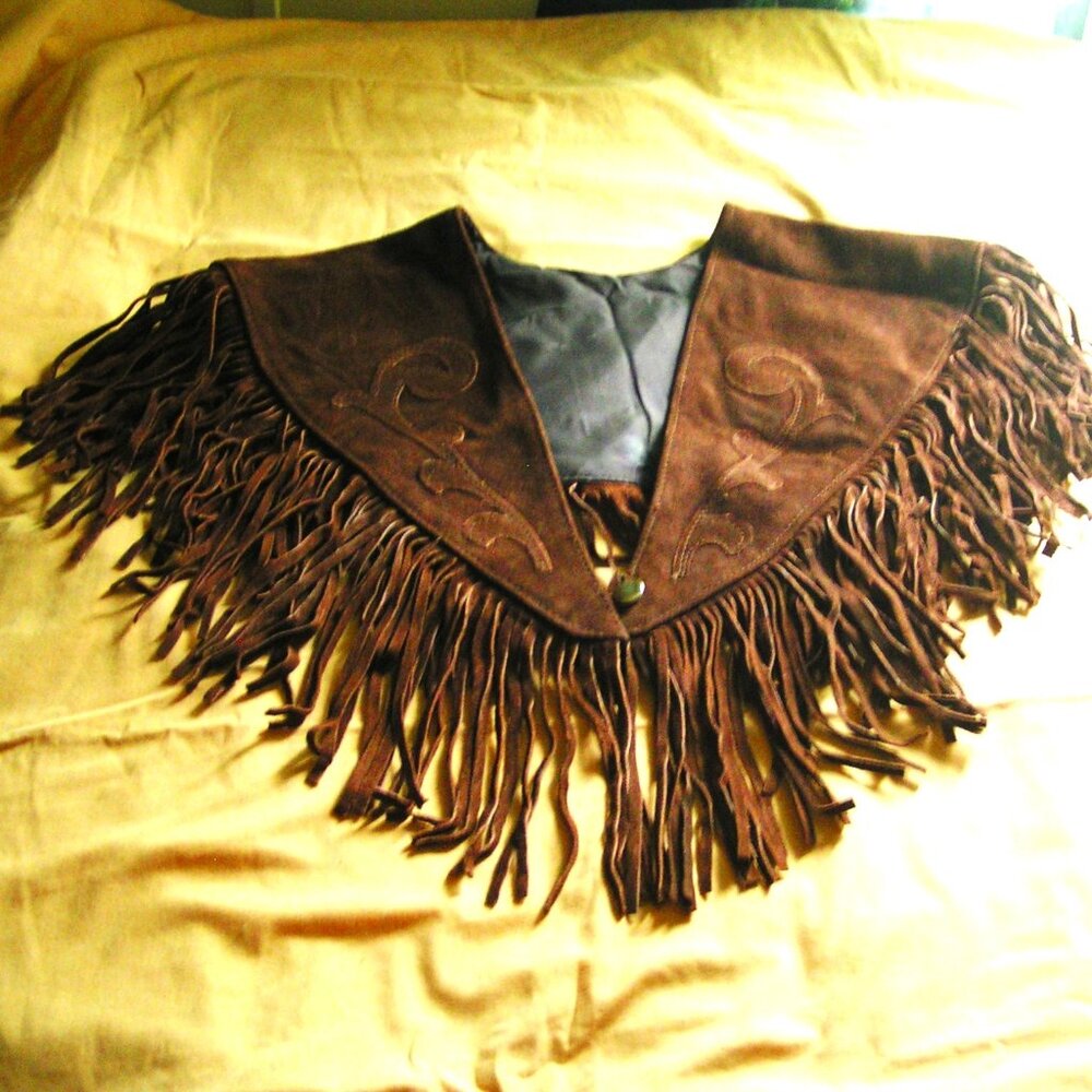 BROWN SUEDE BUCKSKIN LEATHER FRINGED SHOULDER CAPE M/L